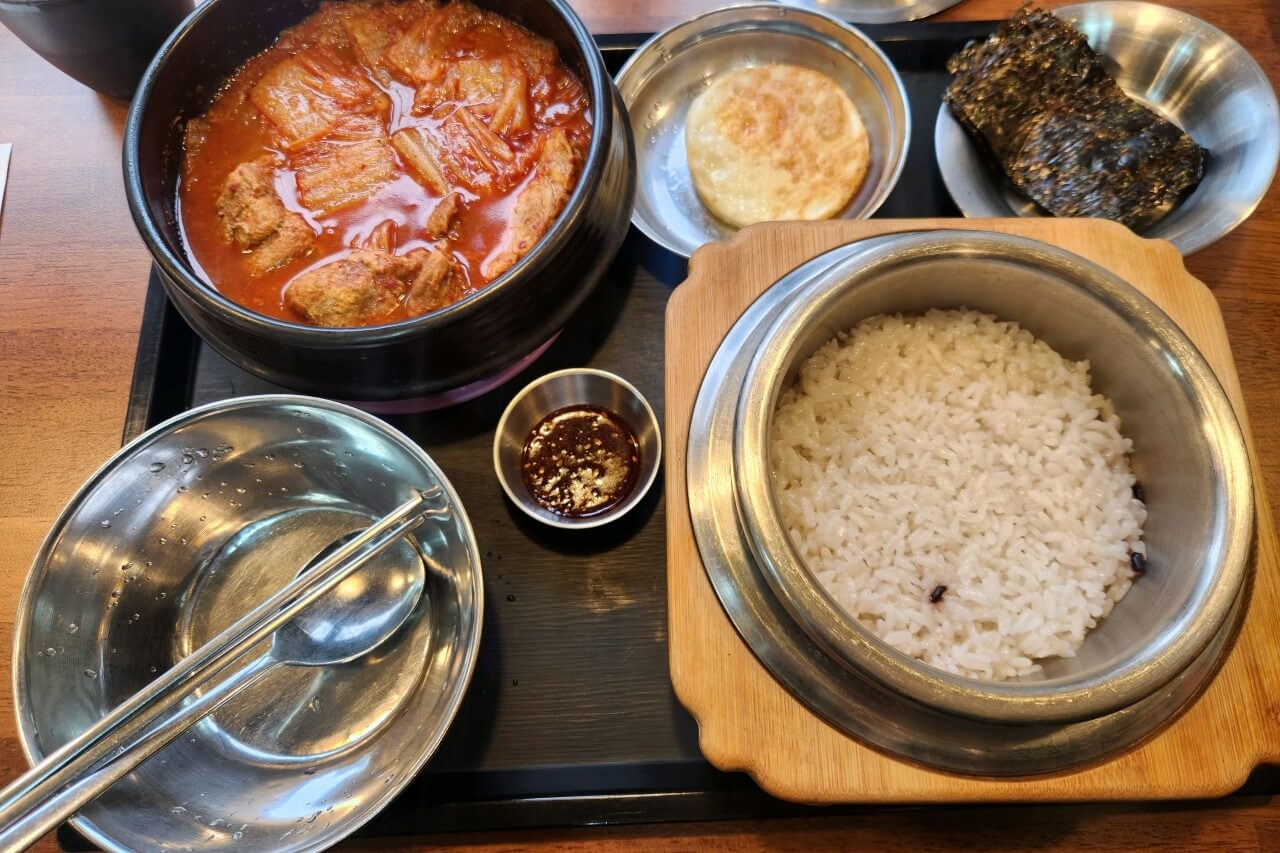 생방송투데이 3787회 막 퍼주는 집&amp;#44; 얼만데요? 서울 관악구 가성비 최고 솥밥 찜닭 정식집 가마구이찌 가마솥밥한상차림 