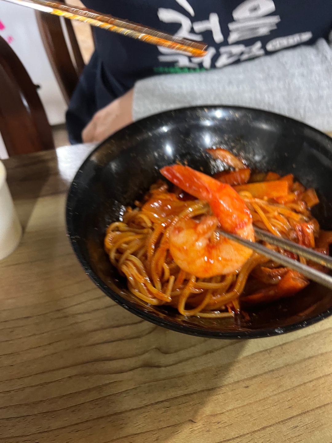 역시 새우는 까서 나와야지