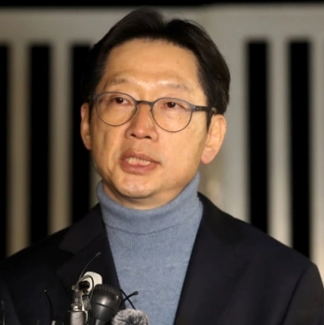 영국 유학중인 김경수 경남도지사 귀국 이유 배경