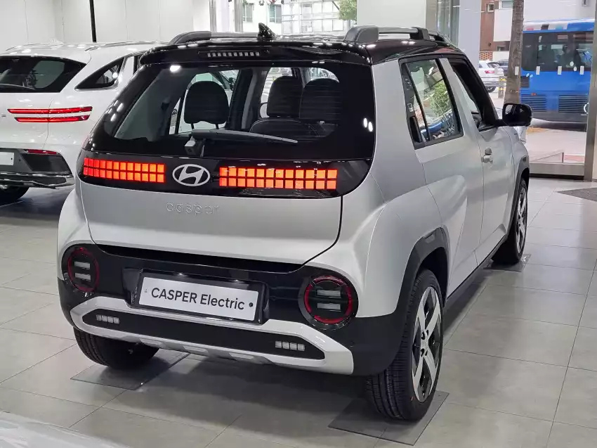 캐스퍼 일렉트릭은 빠르면 8월 말에서 9월 초 고객 인도가 진행되겠습니다.