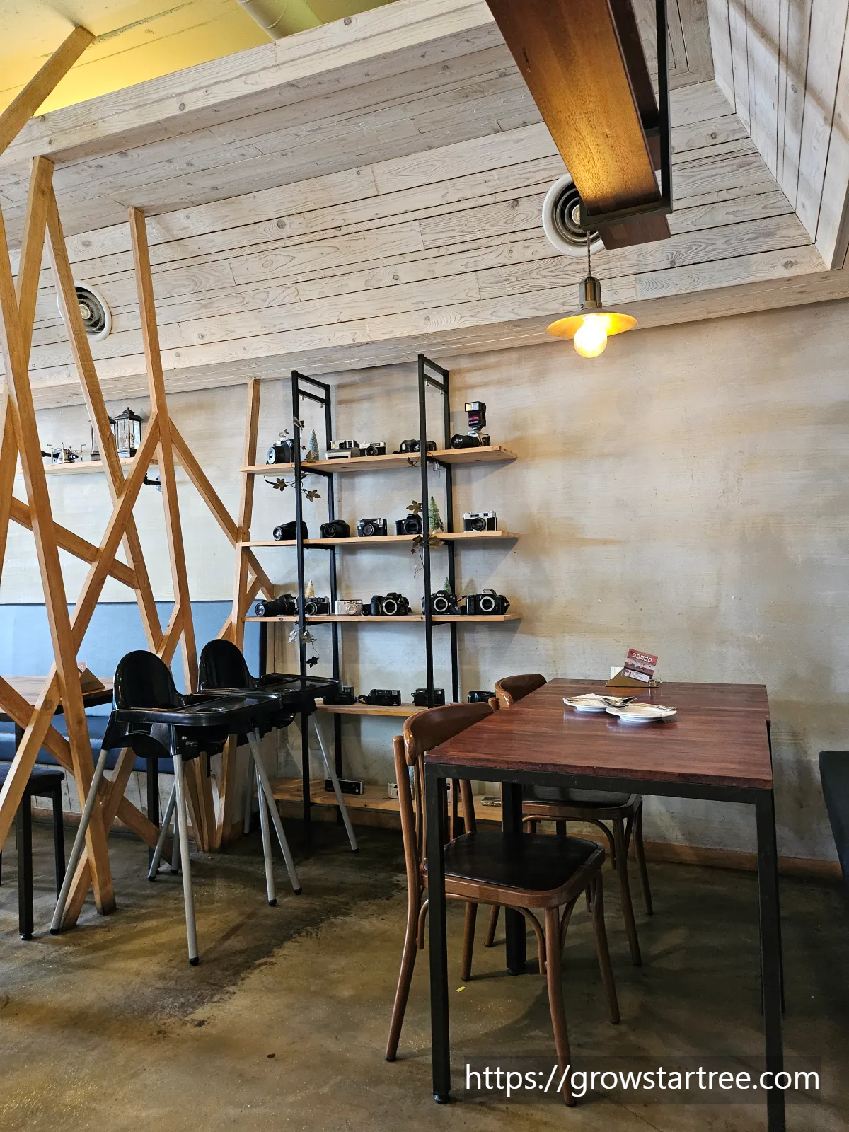 제주 둘레길 중문본점 내부