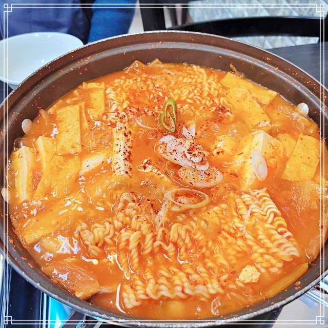 시흥 배곧 맛집 단돈 3천원 돼지 고기 듬뿍 김치찌개