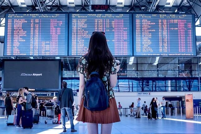 공항-공항안에 모여 있는 남여