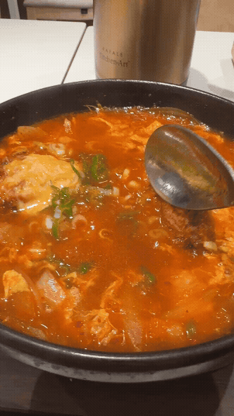 서현 카레공방 김치나베 돈가스 보글보글 끓는 국물 속 모습