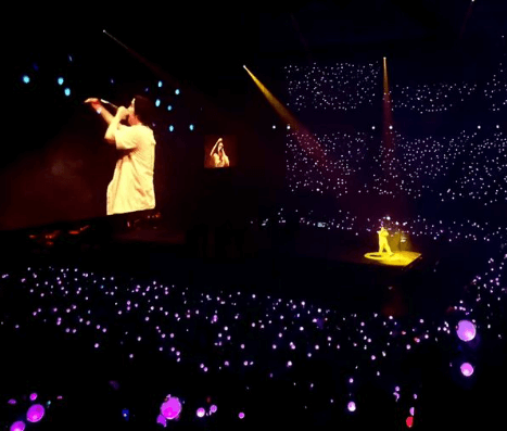 콘서트 중인 bts 슈가