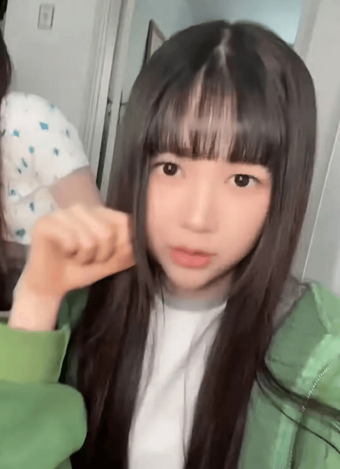 하츠투하츠
SM엔터테인먼트 걸그룹
Hearts2Hearts 데뷔
K-pop 신인 걸그룹
SM 5년 만의 신인
하츠투하츠 멤버 소개
하츠투하츠 데뷔 일정
The Chase 티저
하츠투하츠 쇼케이스
SM 30주년 걸그룹
하츠투하츠 첫 싱글 The Chase
하츠투하츠 쇼케이스 일정
SM 신인 걸그룹 데뷔
K-pop 2025 기대 그룹
Hearts2Hearts 글로벌 데뷔