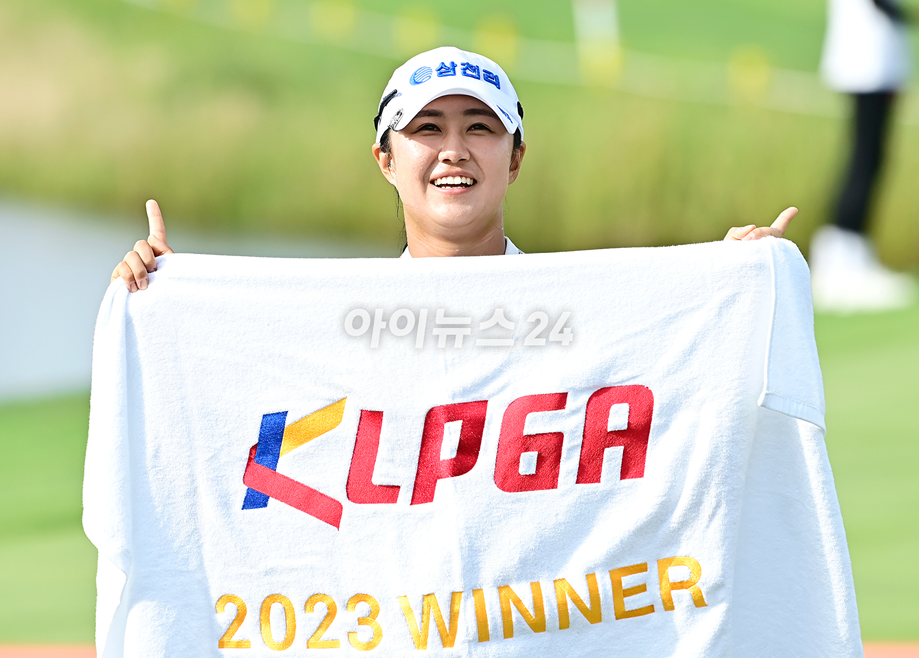 17일 인천광역시 중구 클럽72(파72ㅣ6,713야드)에서 열린 'OK금융그룹 읏맨 오픈'(총상금 8억 원, 우승상금 1억 4,400만 원) 최종 라운드에서 마다솜이 티샷을 하고 있다. [사진=곽영래 기자]