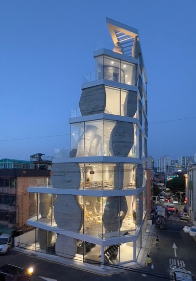 카페 '로스톤'의 외관 사진