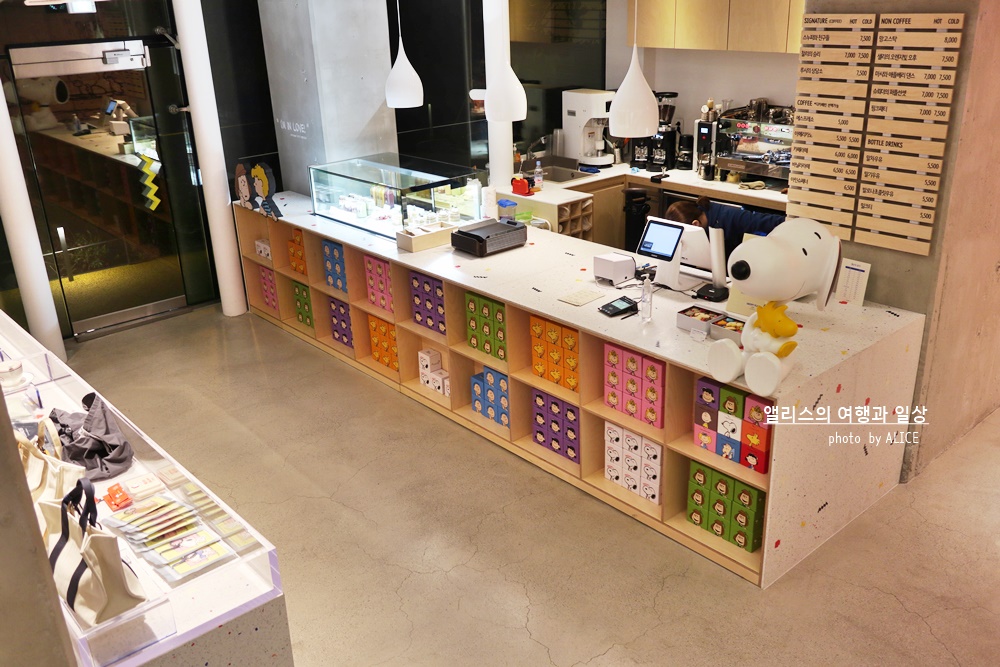 해운대 스누피플레이스, 부산 스누피카페에서 스누피와 친구들을 디저트로 즐겨요. 메뉴 가격 위치