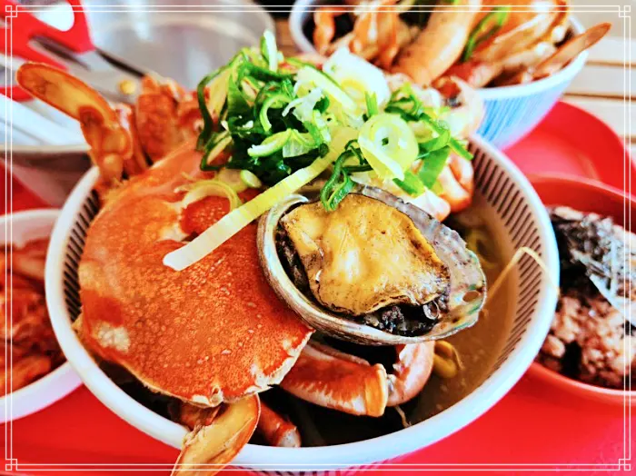 거제 망치 몽돌해수욕장 주천 맛집 오션뷰 해산물 가득 연 매출 7억 원 수제 라면