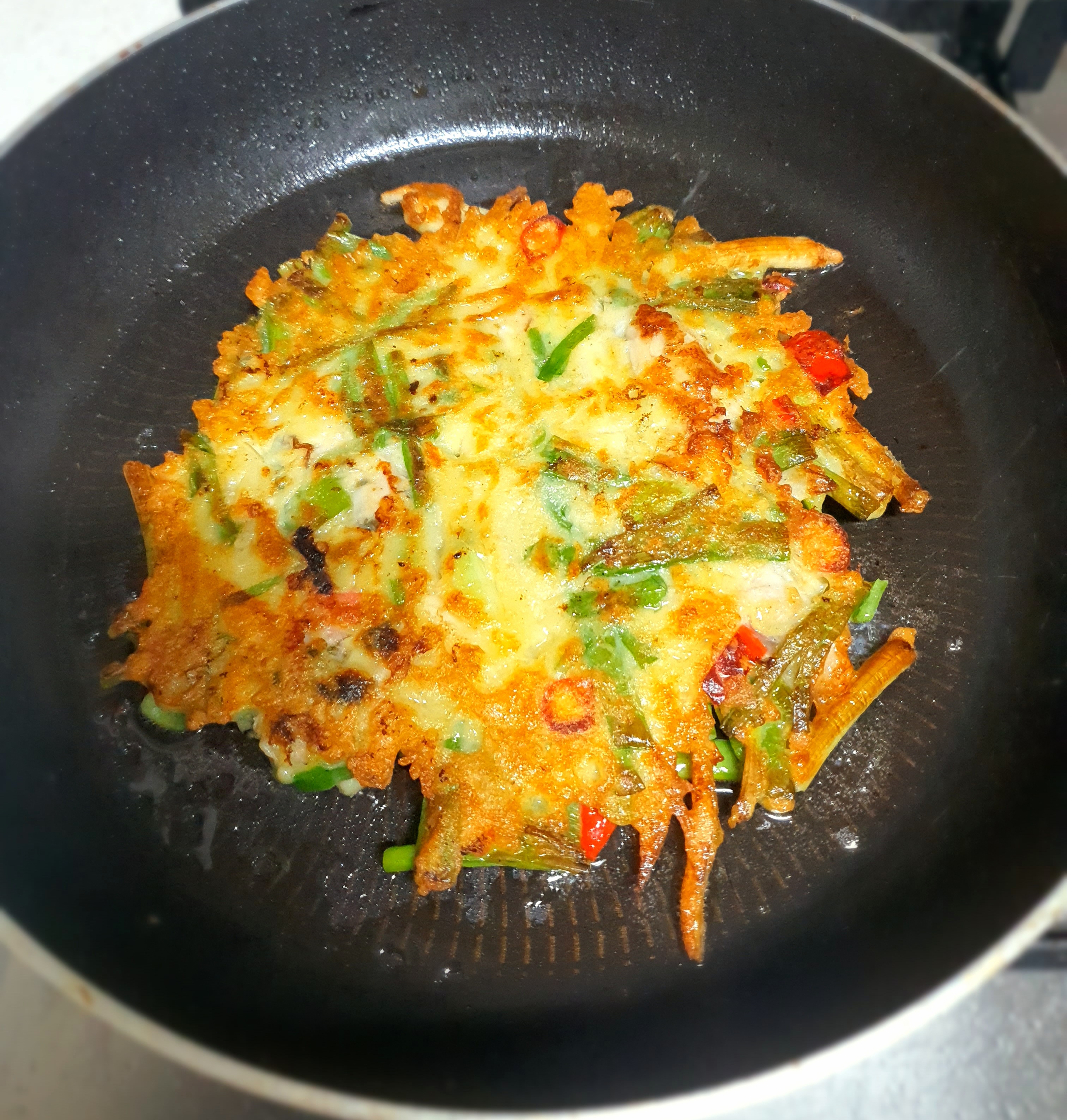 충분히-한-면을-익혀줍니다.