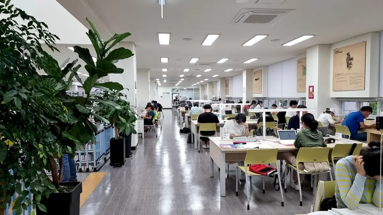 열람실 내부