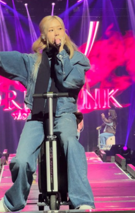 블랙핑크도 타고 다니는 캐리어 스쿠터 에어휠 전동 캐리어