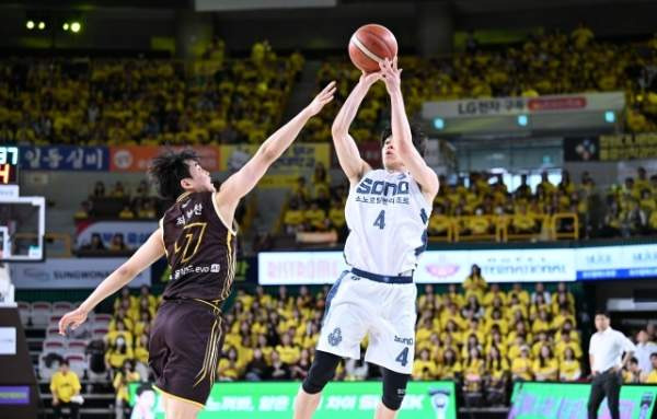 소노 2연승: 창원 LG 꺾고 2연승! 챔피언 결정전 진출 확률 100% 잡은 비결 분석 (2026 KBL 4강 PO)