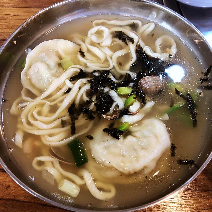 수원 수원역 맛집 추천 생방송투데이 25년 정성 한 그릇 손칼국수 만두칼국수 오늘방송 맛의 승부사