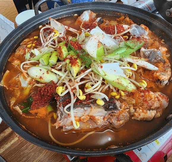 [6시 내고향] 인천 옹진 대청도 홍어 맛집 솔밭나루터펜션식당&amp;#44; 꽃게탕 맛집 해산물 택배 돼지가든
