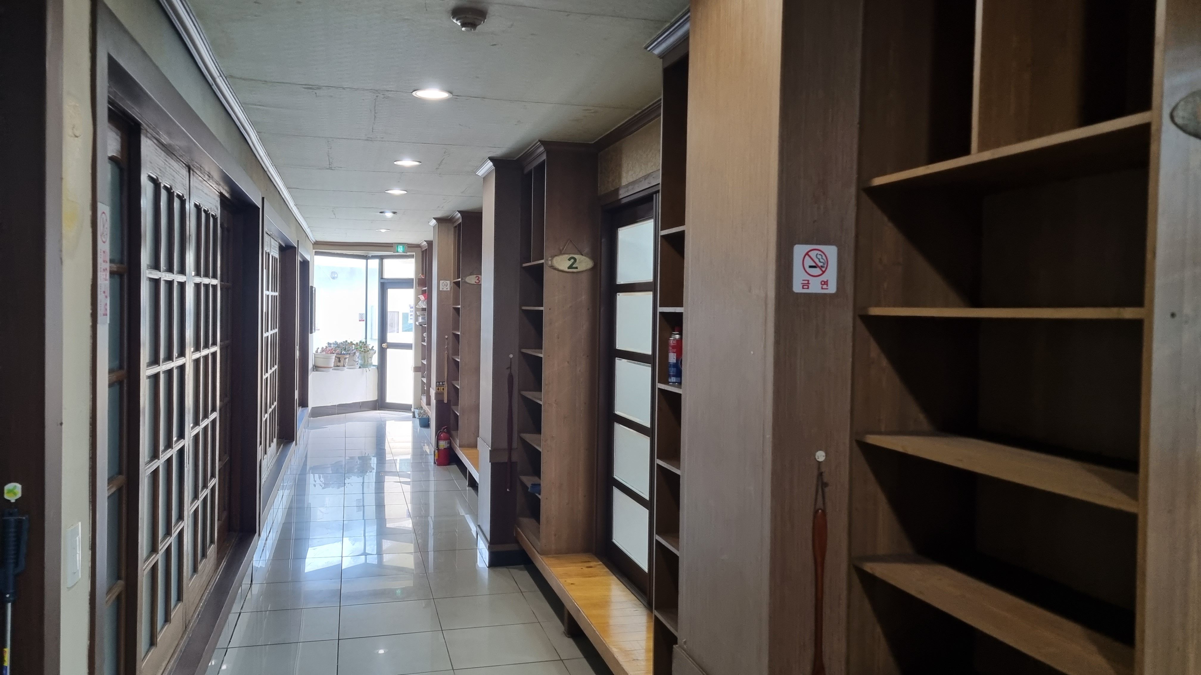 수안보 꿩요리 전문점 감나무집 실내