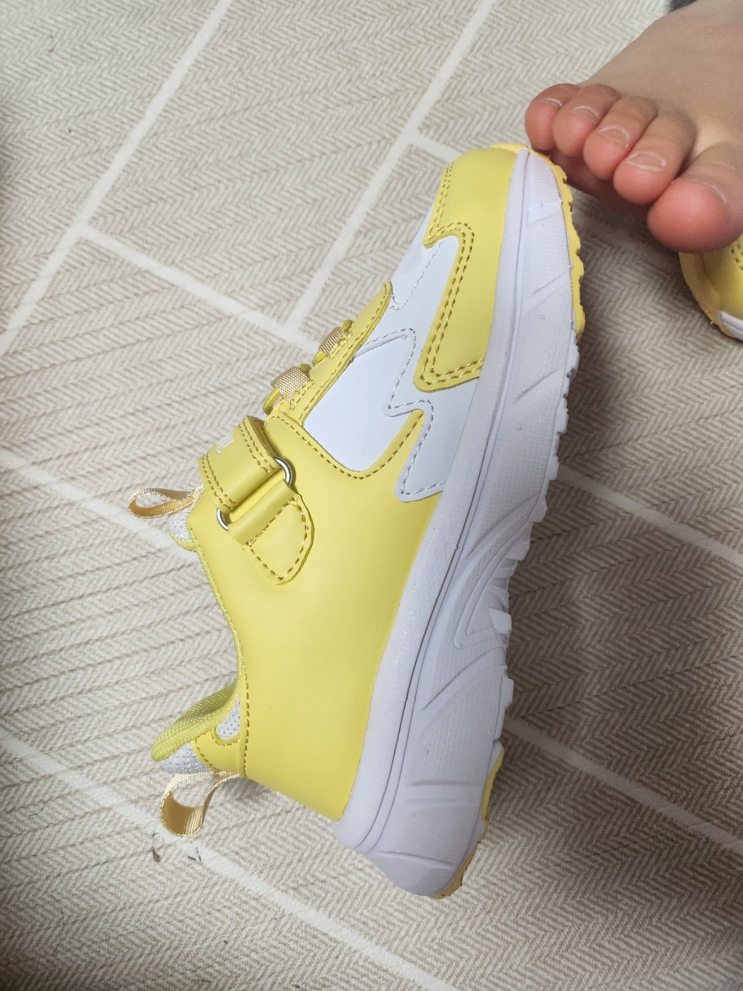 다이노솔즈-신발-라이팅없는-옆면