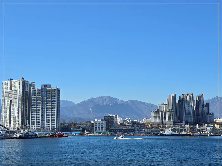 속초-동명항방파제뷰-울산바위-빌딩들