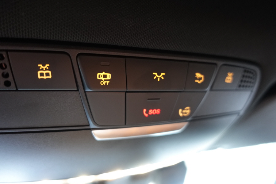 벤츠 GLC 300E 쿠페 실내디자인