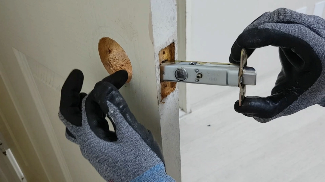 문 옆면 부품 끼우는 방향