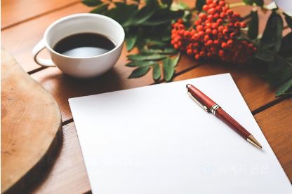 커피와 노트와 볼텐 사진