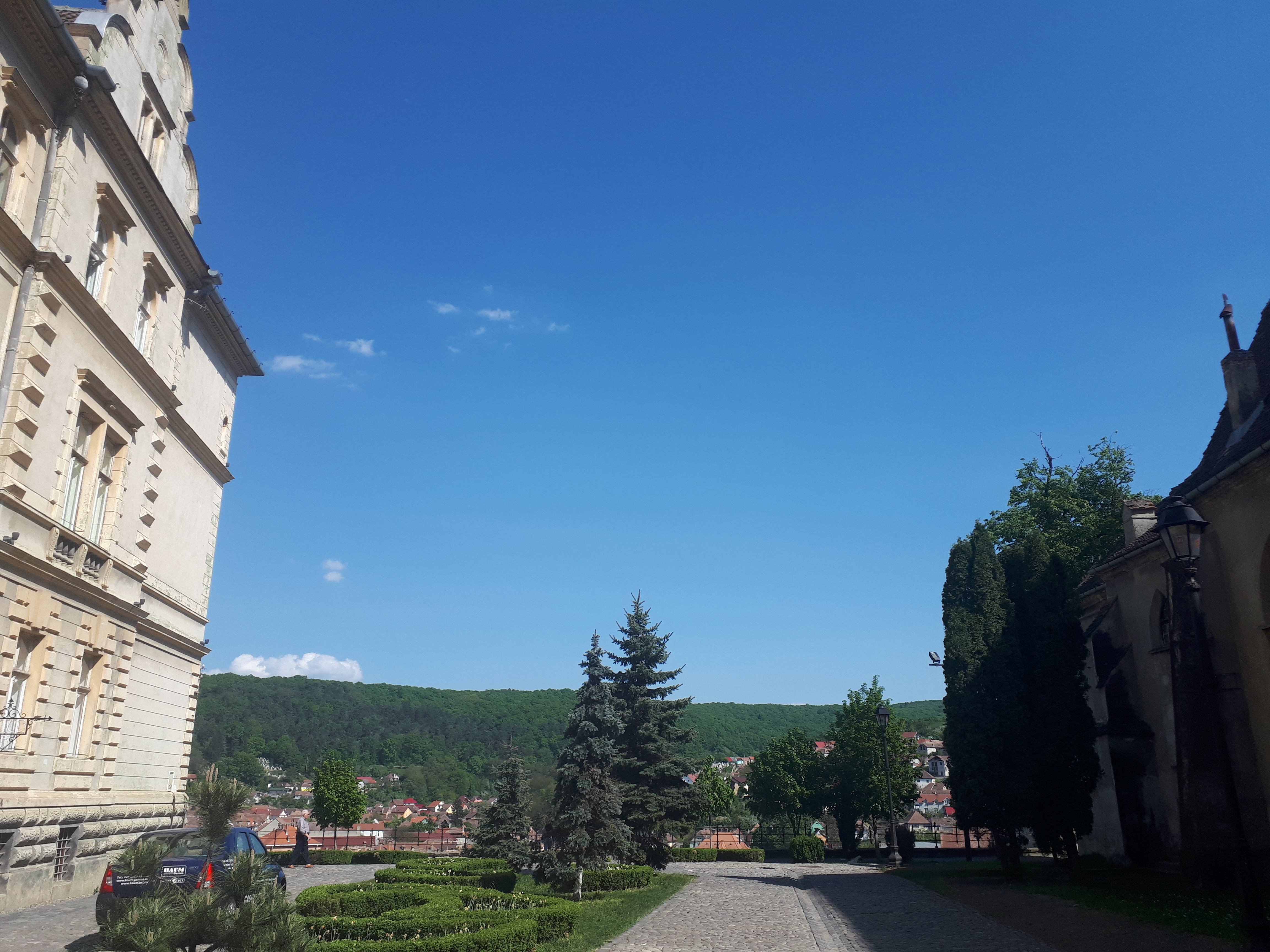 루마니아 시기쇼아라 시청과 수도원 교회 사잇길