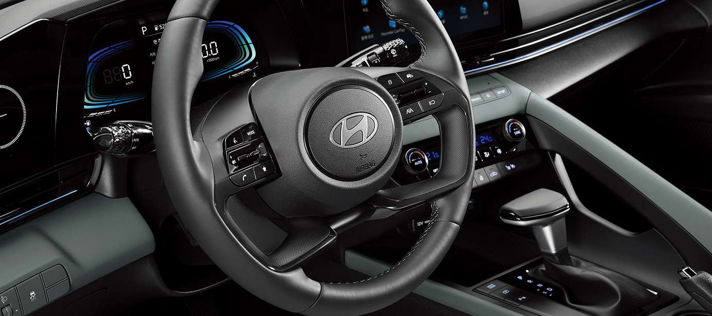 더 뉴 아반떼 하이브리드 스티어링휠 & 기어노브