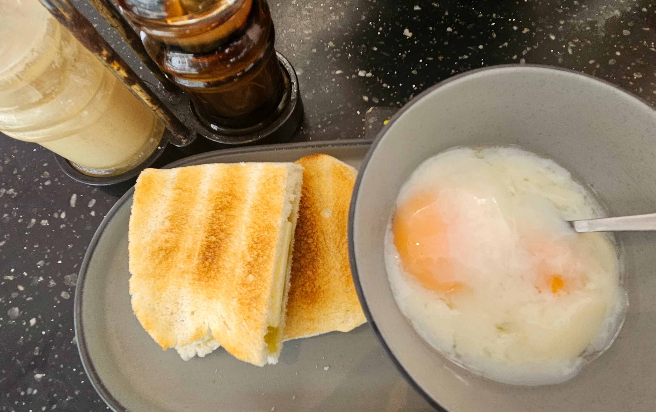 우연히 들러 먹은 Thong Aik Coffee 의 가야토스트.