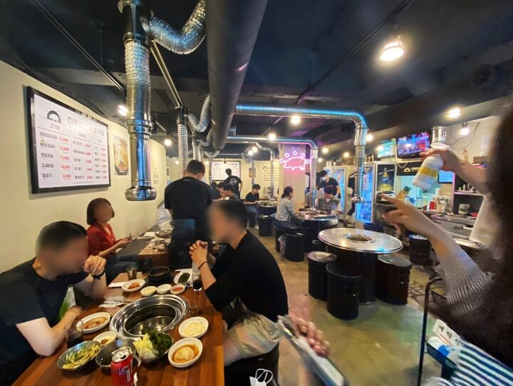 다독이네숯불구이-내부