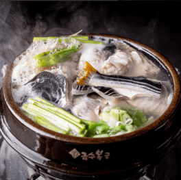 뚝배기 안에 담긴 맑은복국