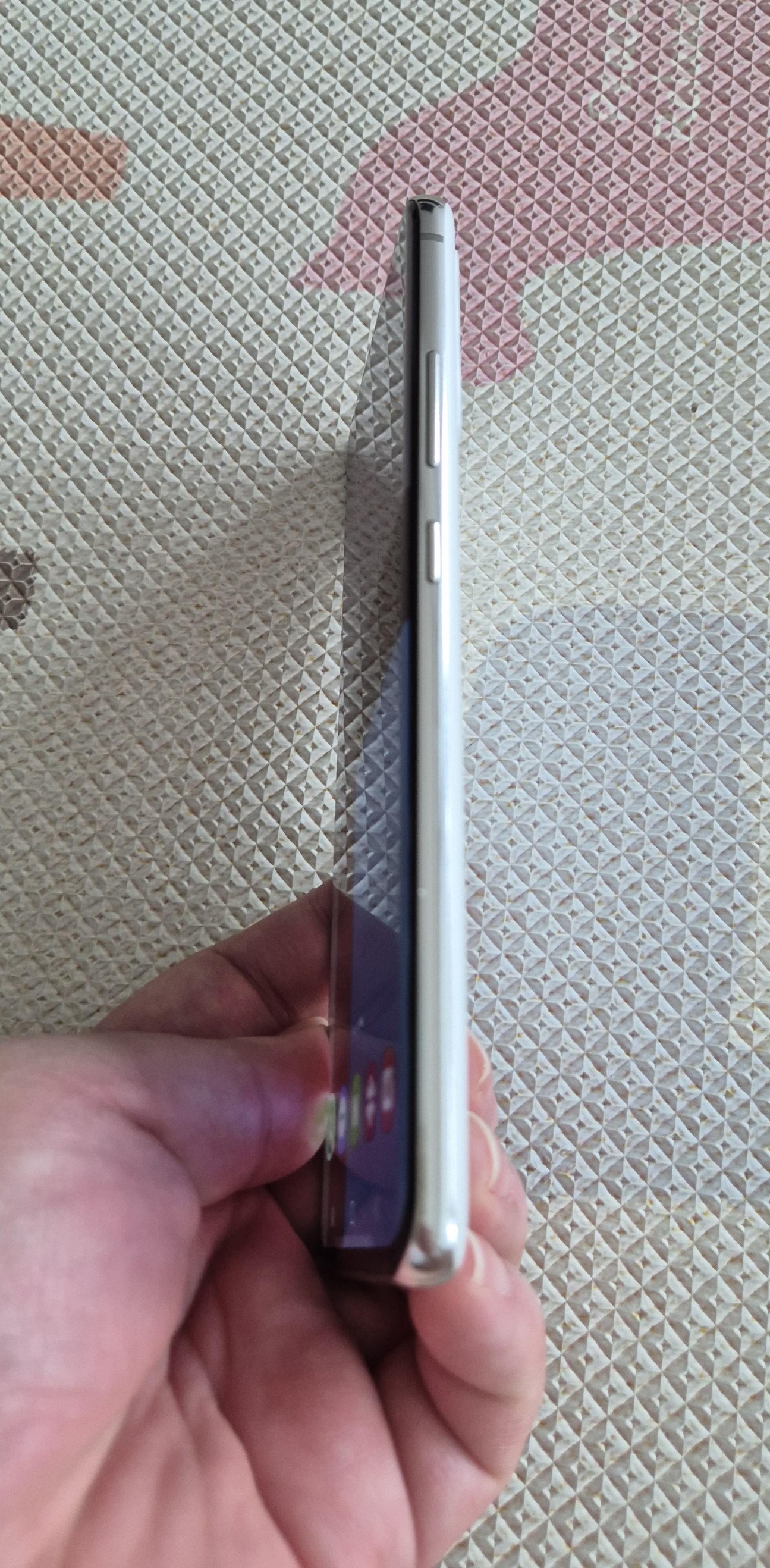 갤럭시 퀀텀2 오른쪽 측면 버튼