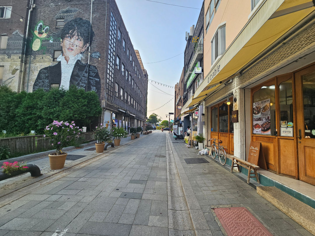 행궁동 오테이블 입구 거리