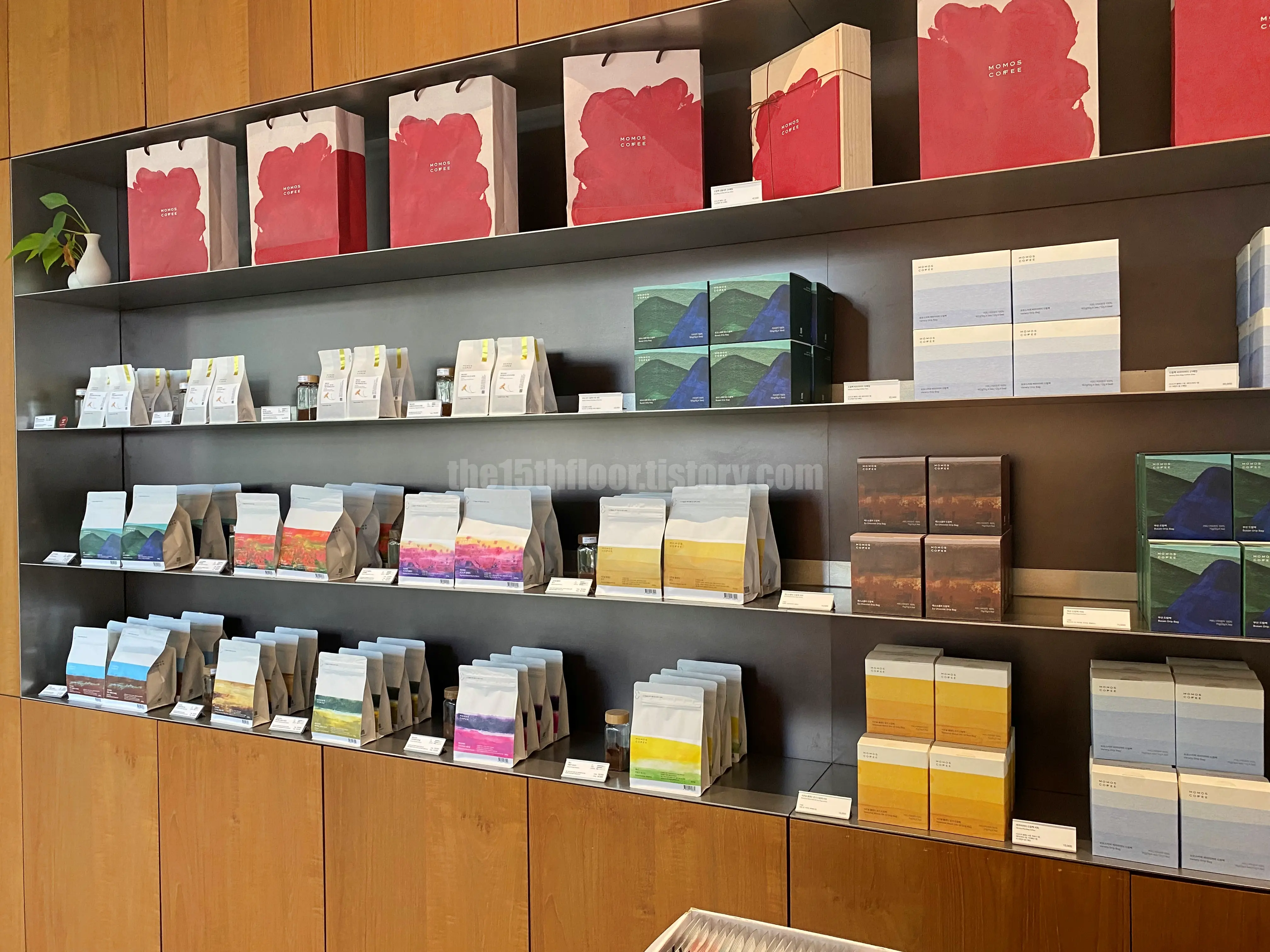 부산 해운대구 &amp;#39;모모스커피&amp;#39; 마린시티점 (커피 및 굿즈)