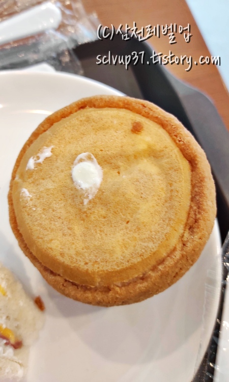 메가커피 아이스허니와앙슈 바닥부분