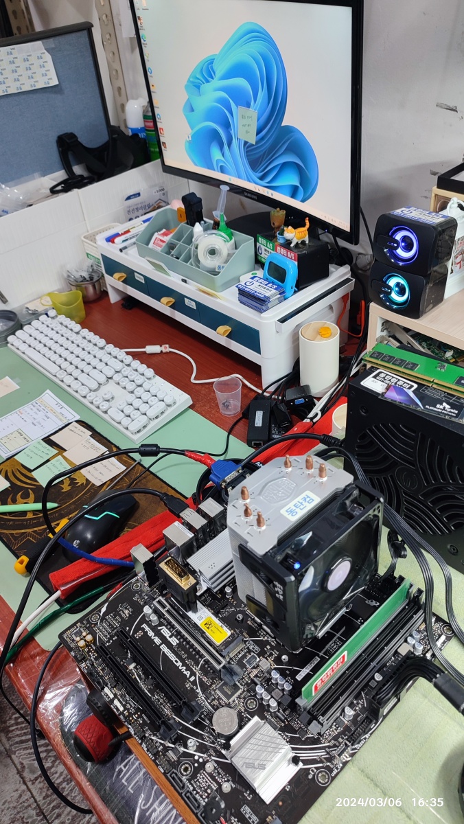 불량 증상이 사라지고 윈도우 바탕화면 진입 중