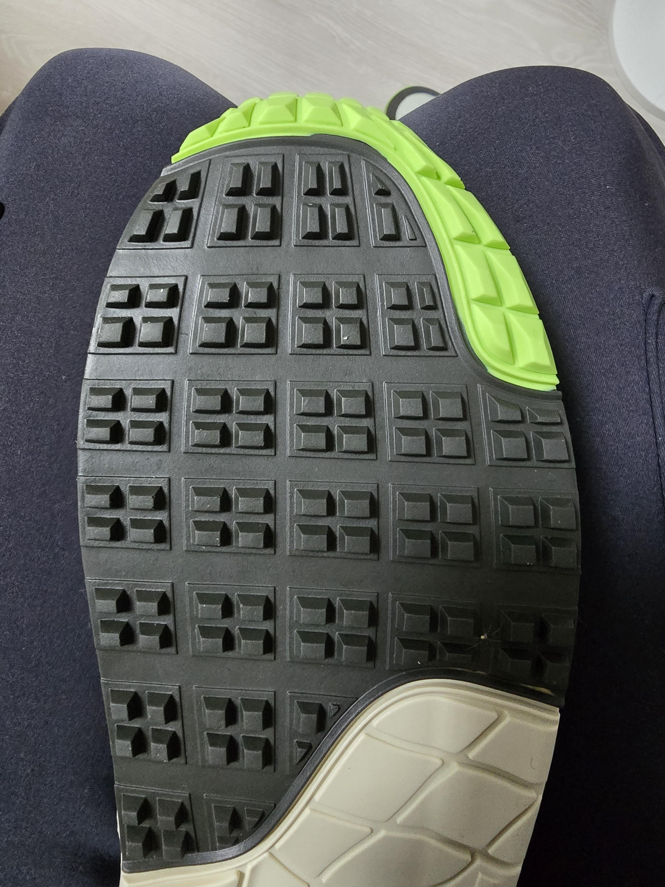 신발의 밑창 사진