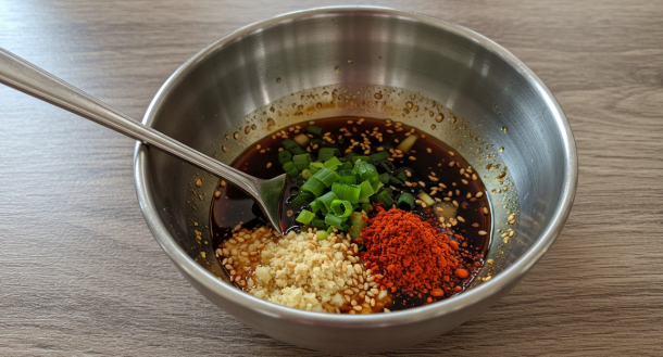 진간장, 다진 대파, 고춧가루, 참기름 등 양념간장 재료들