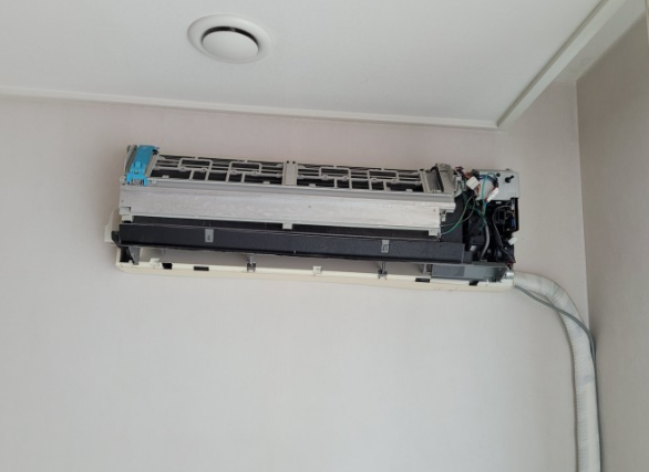 프레임 제거 후 에어컨 상태