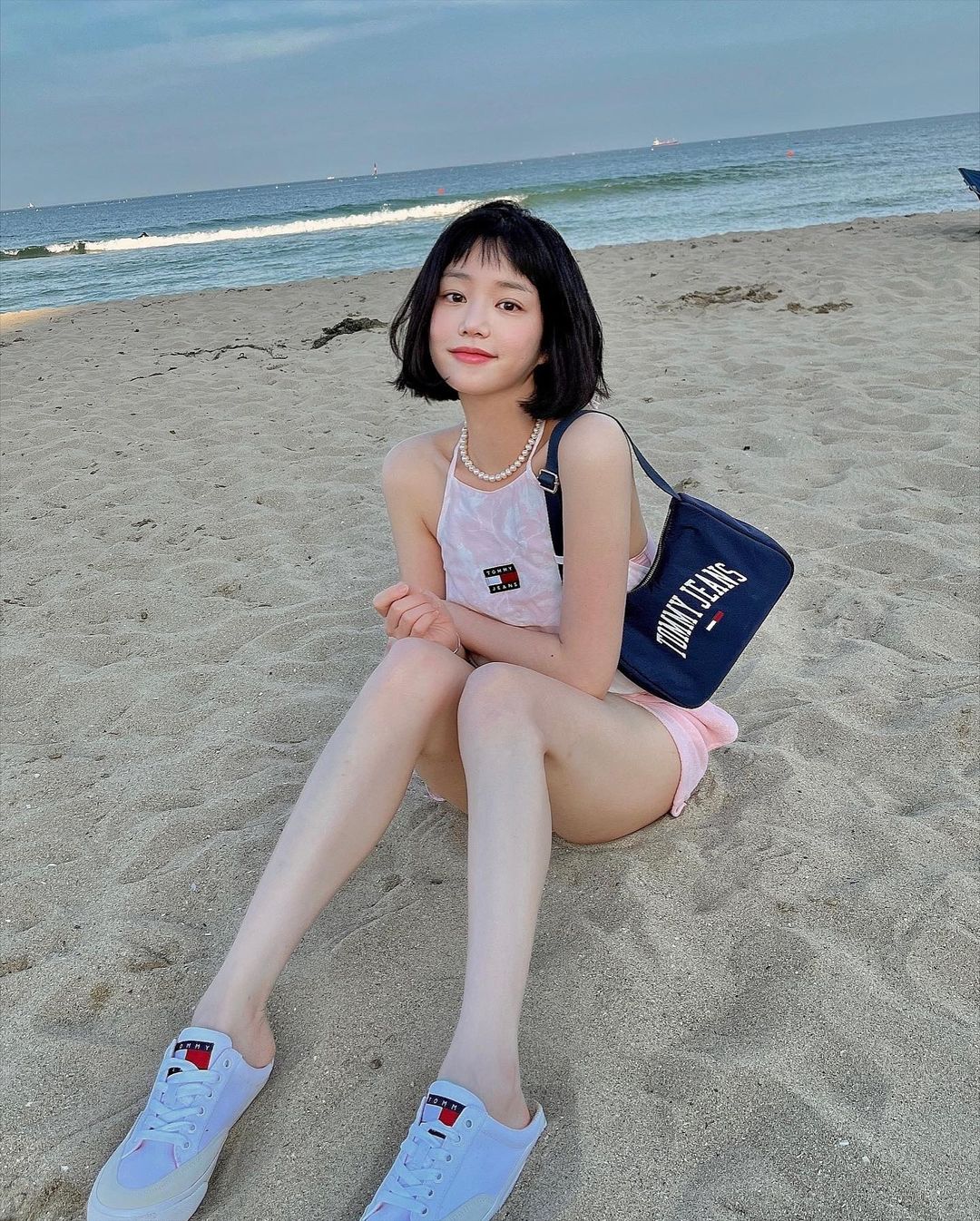 tommy로 코디한 이유비
