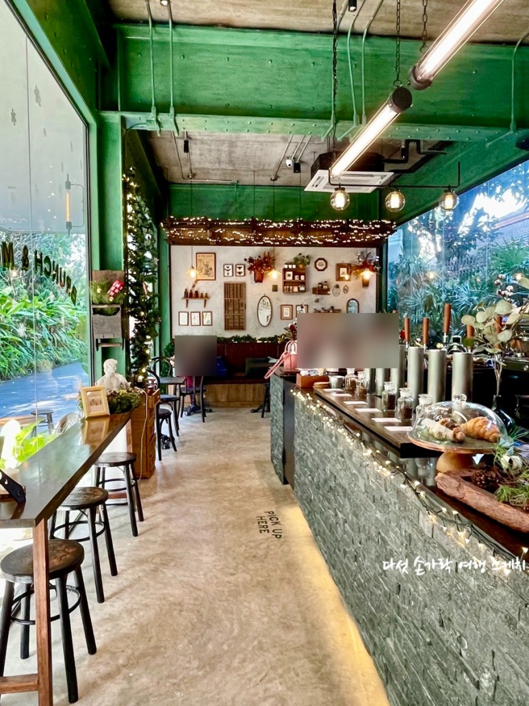 Thea Cafe 방콕 내부 전경