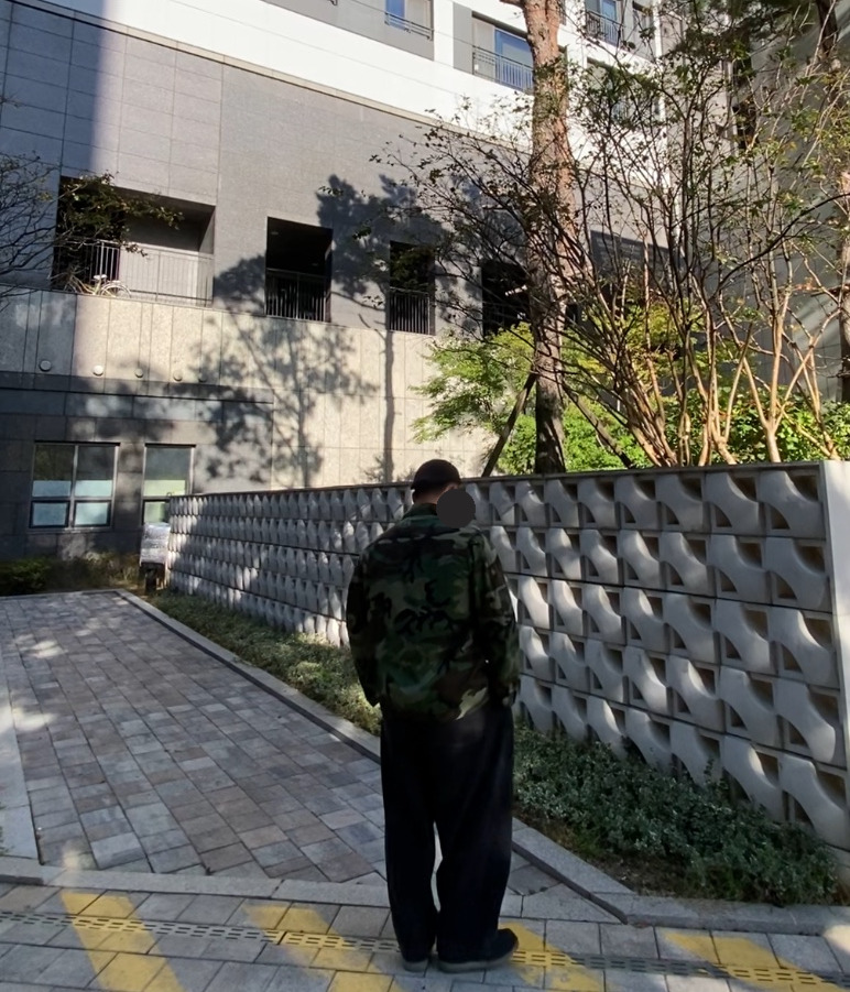 데일리룩('25. 10. 16.)자라 헌팅캡, 미군 미해병 야상 자켓 셔츠 밀리터리 자켓 셔츠, 무신사스탠다드 베이직 티셔츠, 무신사스탠다드 데님와이드 벌룬팬츠, 나이키 킹맨 레더