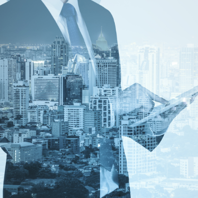 부동산 가격을 확인하고 있는 사람