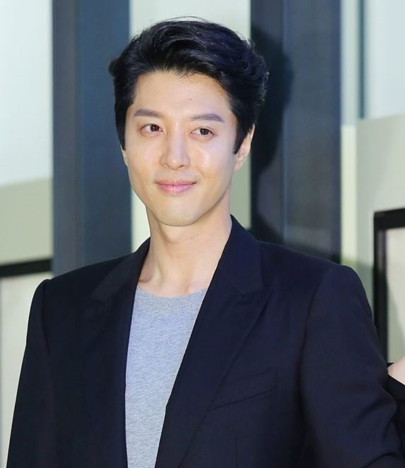 이동건 빨간눈 희귀병 진단 병명 증상