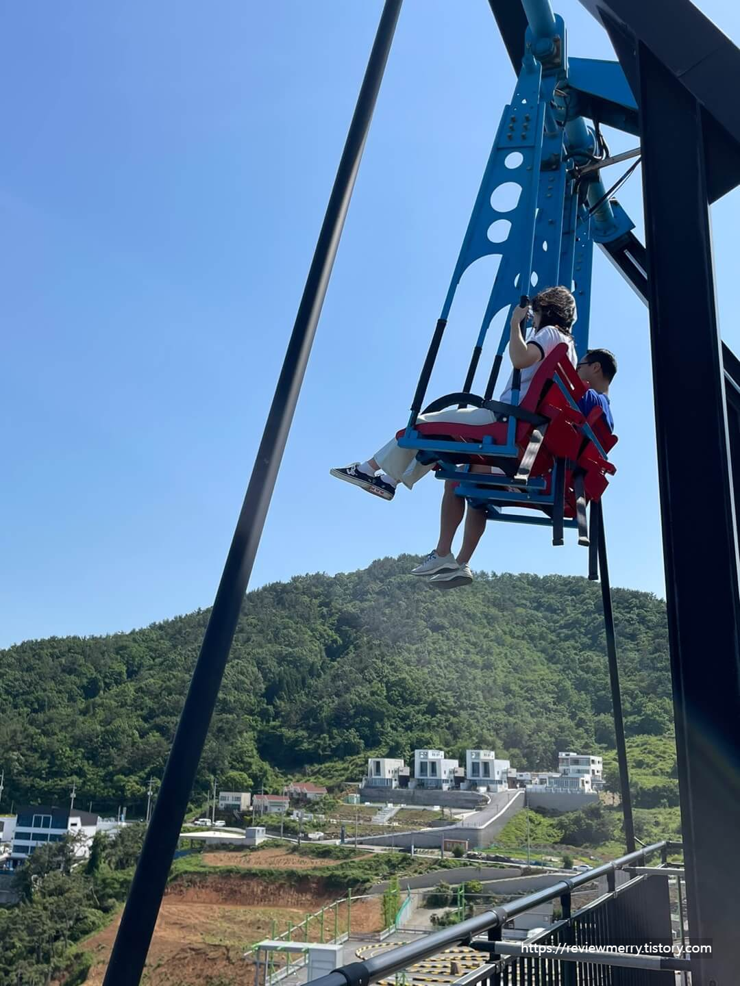 공중그네 옆 모습