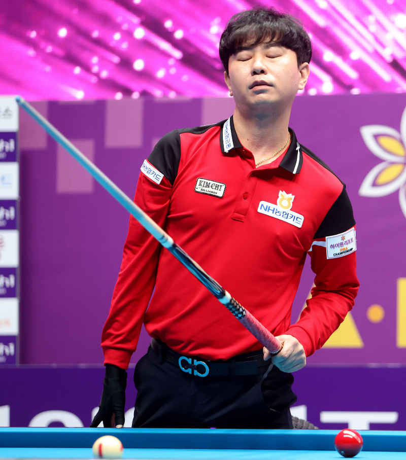 하이원리조트 PBA 챔피언십 4강에서 마민캄 선수와 경기를 펼치면서 아쉬움을 보이는 김현우 당구 선수