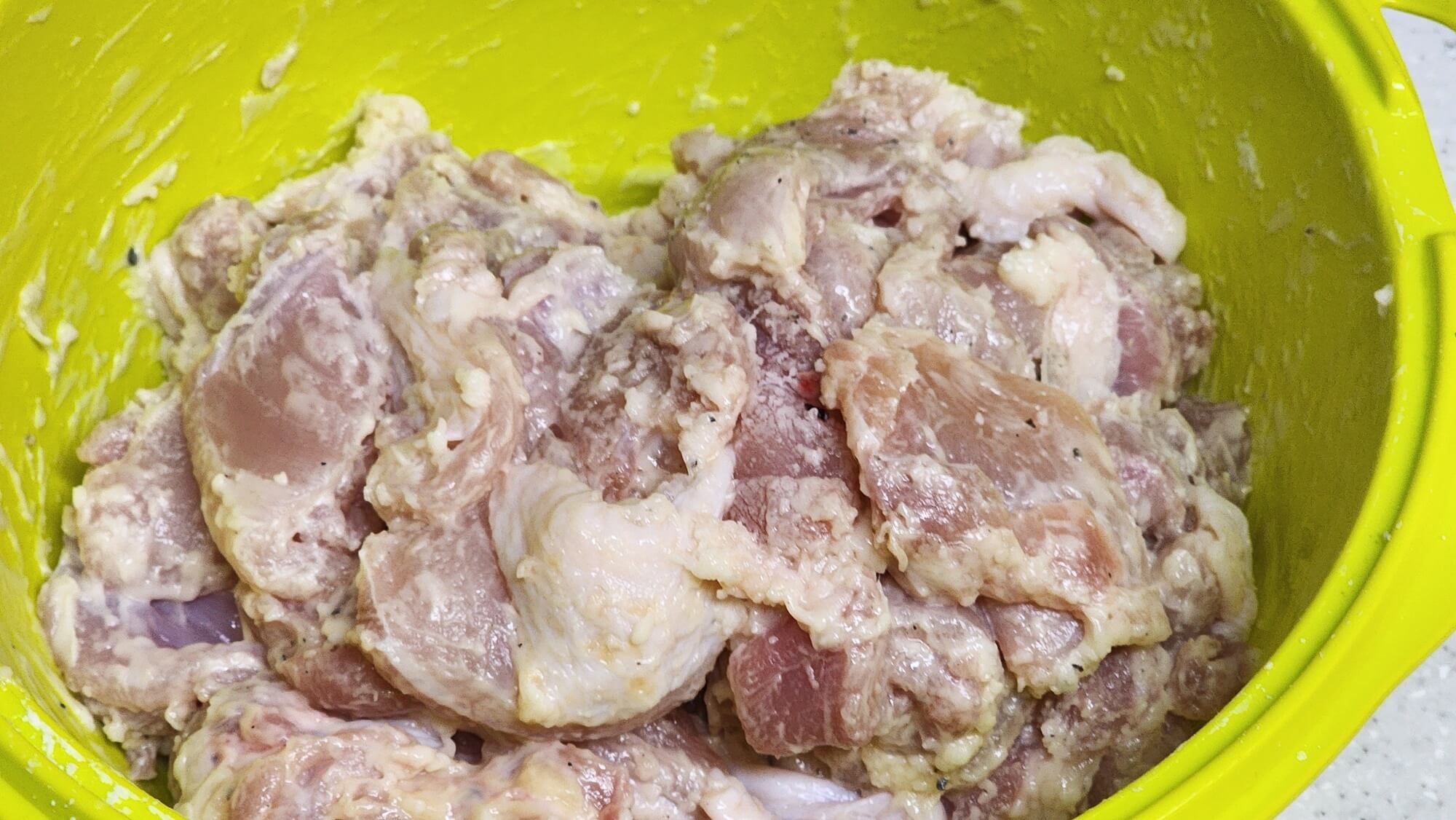 식용류 넣어 버무리기