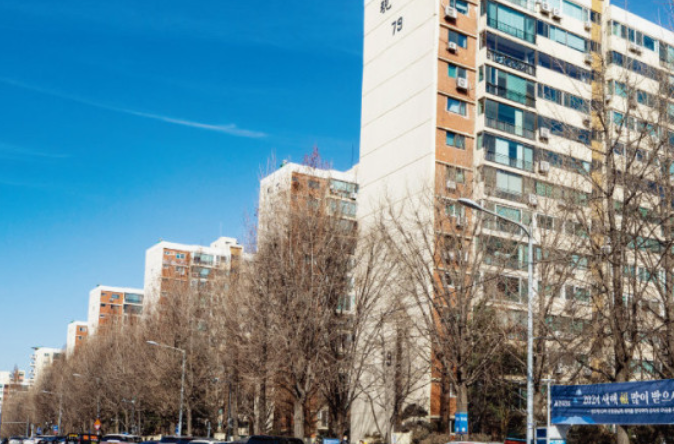 재건축 앞둔 압구정 현대 아파트에 필요한 자료