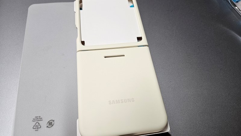 z플립5 실리콘 케이스