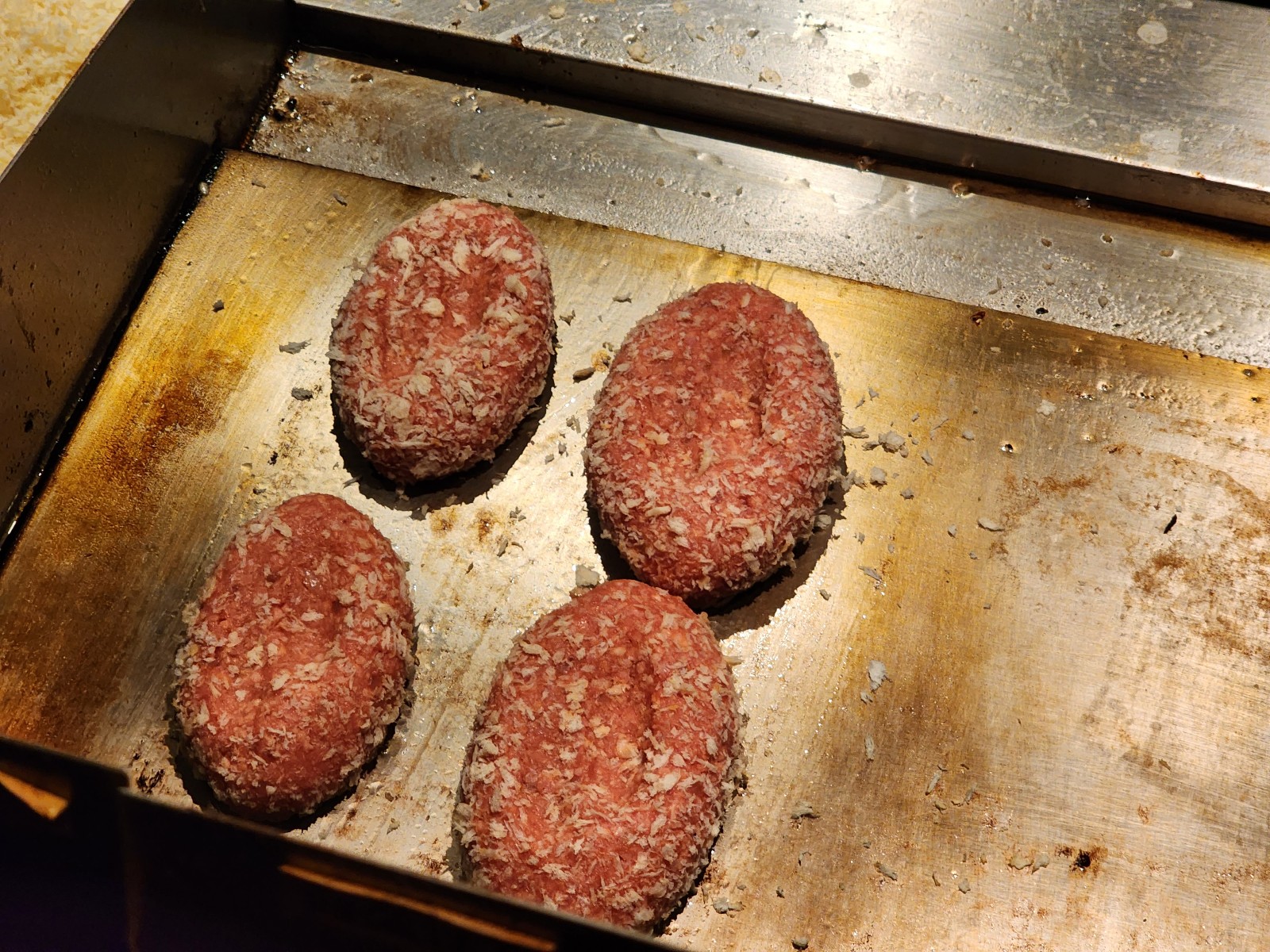 함박스테이크 굽는 모습